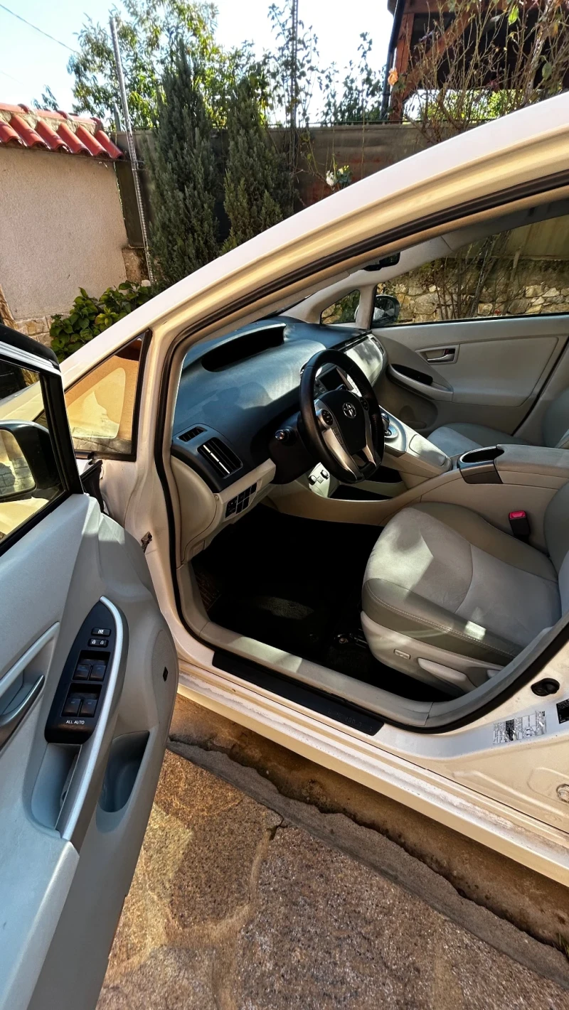 Toyota Prius executive , снимка 15 - Автомобили и джипове - 52542916