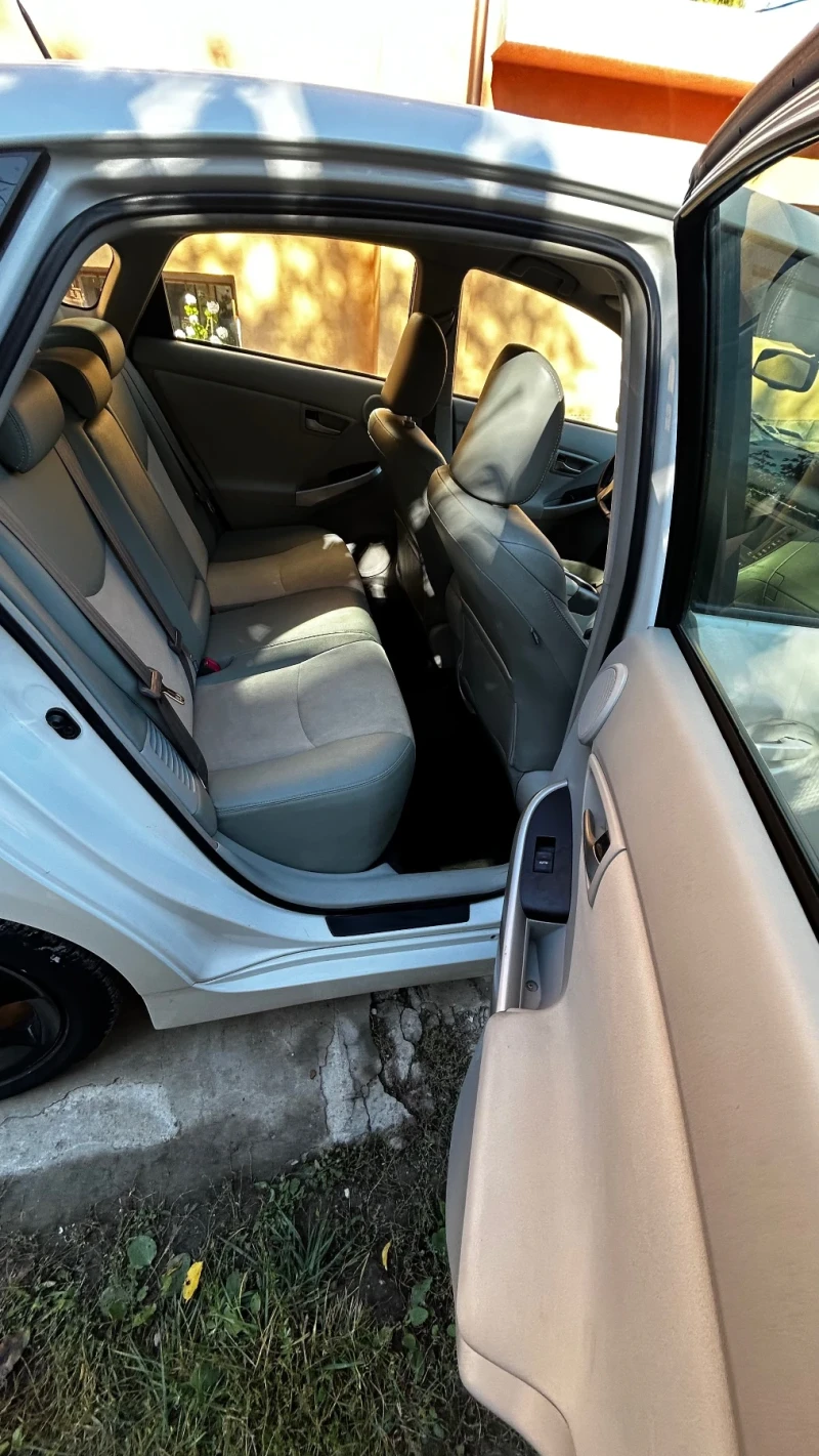 Toyota Prius executive , снимка 11 - Автомобили и джипове - 52542916