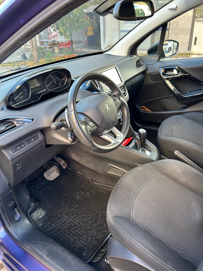 Peugeot 208 PureTech, снимка 11 - Автомобили и джипове - 52253343