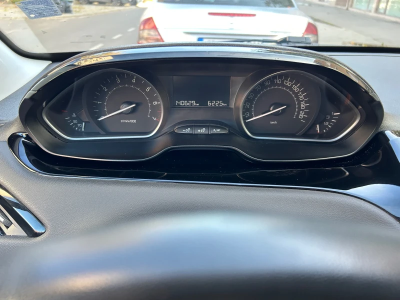 Peugeot 208 PureTech, снимка 10 - Автомобили и джипове - 52253343