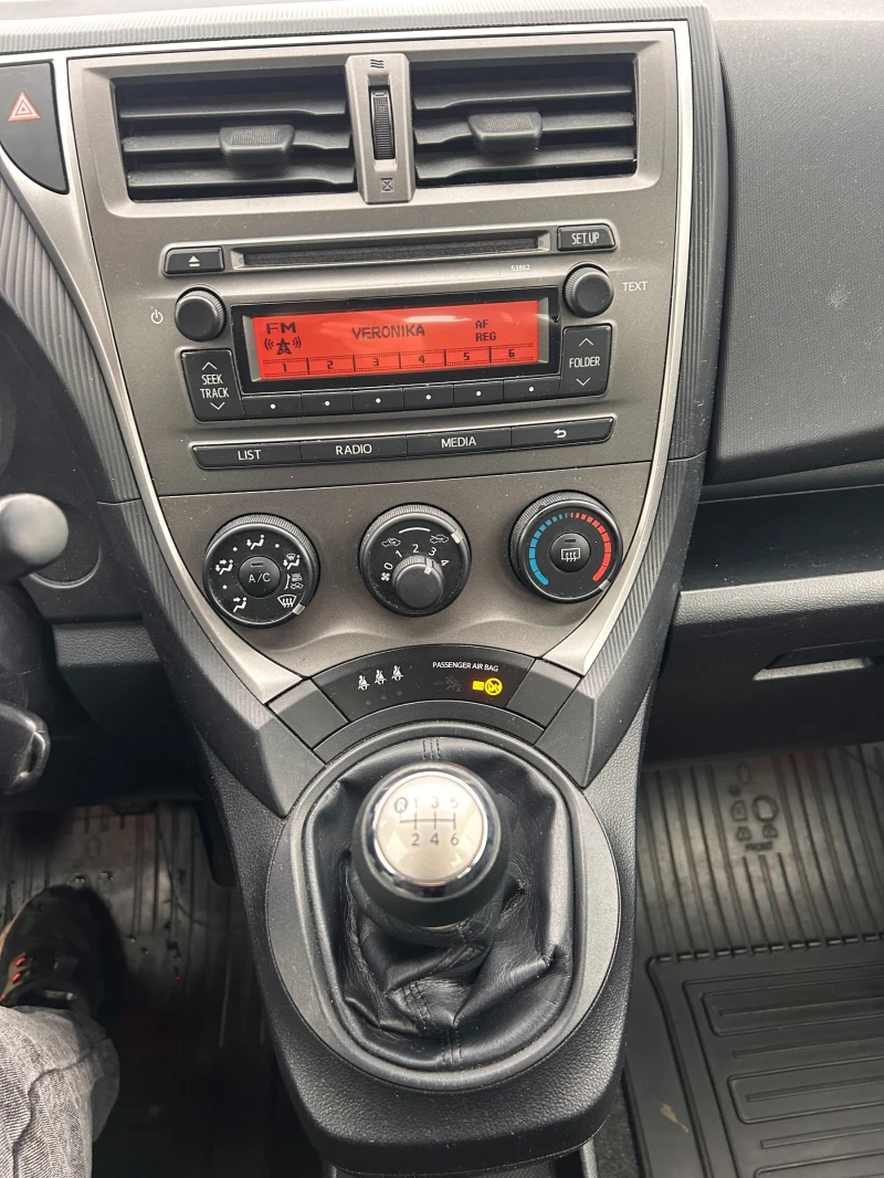 Toyota Verso S 1.4D-4D EURO 5, снимка 12 - Автомобили и джипове - 52470268