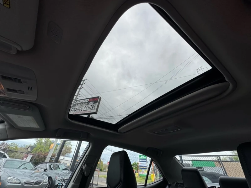 Toyota Corolla * SE Sport, Camera, Sunroof, Collision Warning, La, снимка 9 - Автомобили и джипове - 52959434