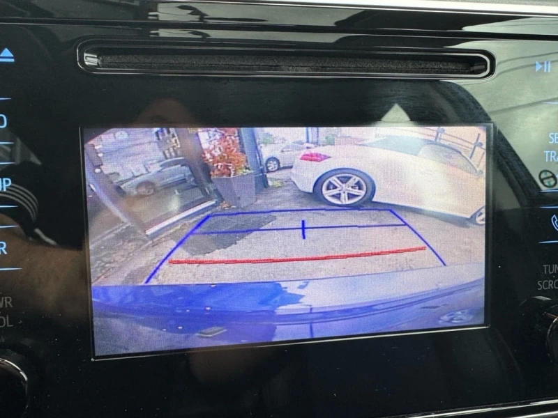 Toyota Corolla * SE Sport, Camera, Sunroof, Collision Warning, La, снимка 8 - Автомобили и джипове - 52959434