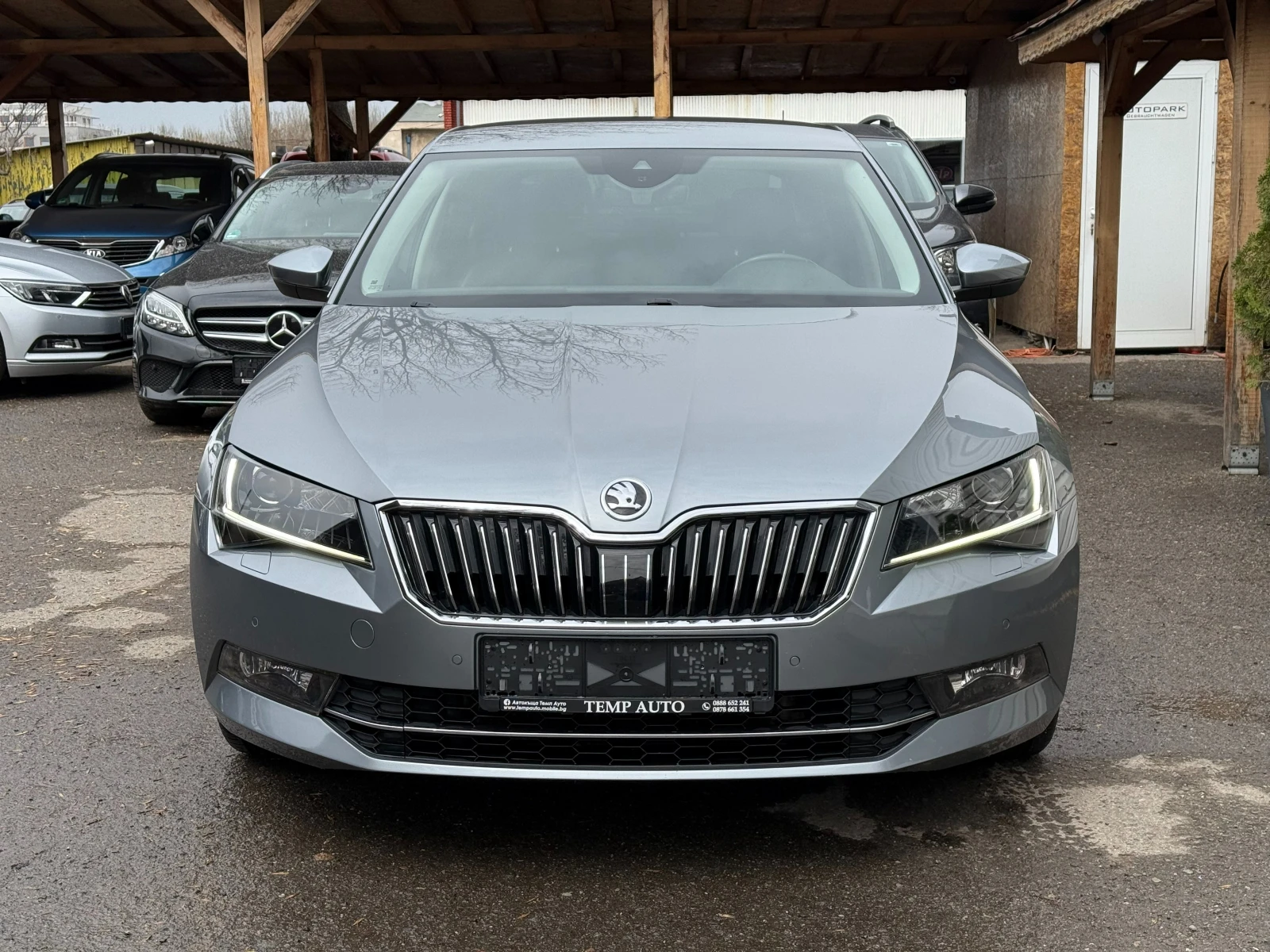 Skoda Superb 2.0TDI* 190к.с* СЕРВИЗНА КНИЖКА С ПЪЛНА ИСТОРИЯ  - изображение 2