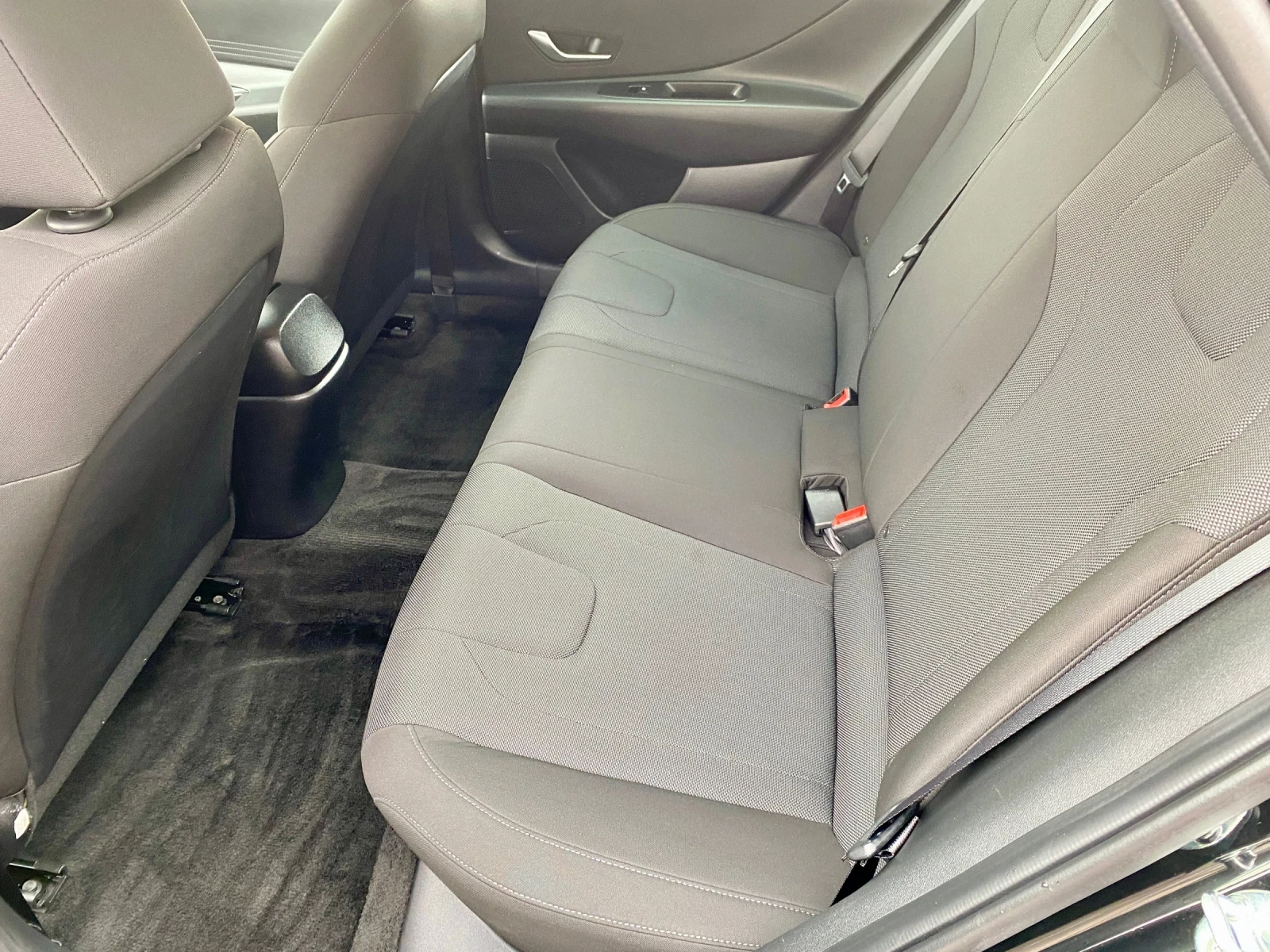 Hyundai Elantra 2.0, Бензин, Клима, Автомат- 8 ск. - изображение 8