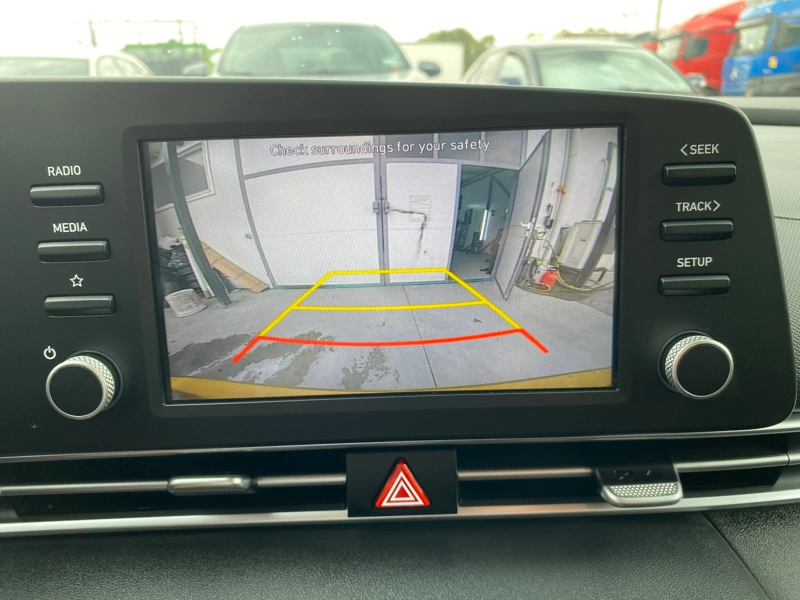 Hyundai Elantra 2.0, Бензин, Клима, Автомат- 8 ск. | Mobile.bg — изображение 13