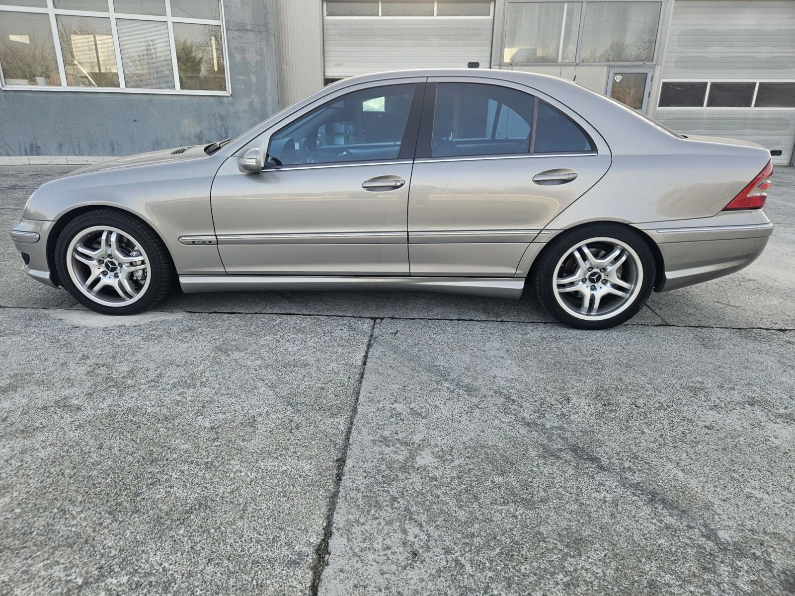 Mercedes-Benz C 30 AMG  - изображение 2