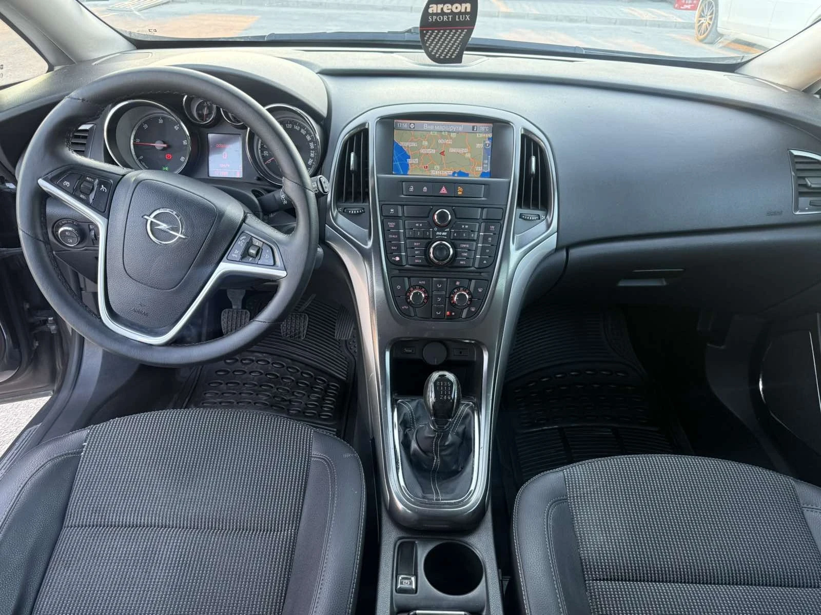 Opel Astra 1.7 cdti , снимка 15 - Автомобили и джипове - 53782419