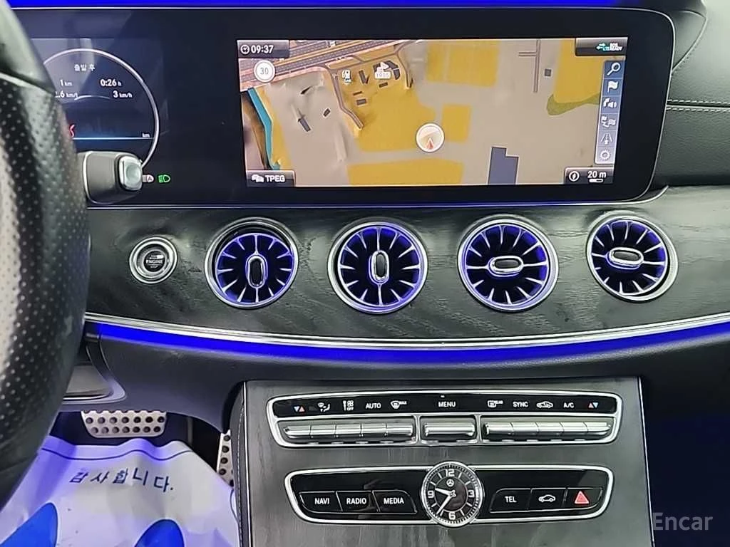 Mercedes-Benz E 220 COUPE* BURMESTER* HEAD-UP* LANE ASSIST* AMBIENT, снимка 10 - Автомобили и джипове - 54372546