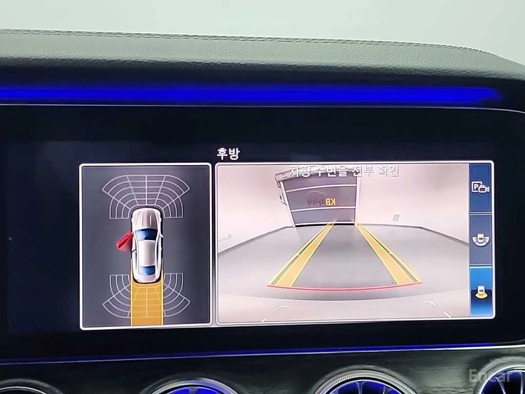 Mercedes-Benz E 220 COUPE* BURMESTER* HEAD-UP* LANE ASSIST* AMBIENT, снимка 12 - Автомобили и джипове - 54372546