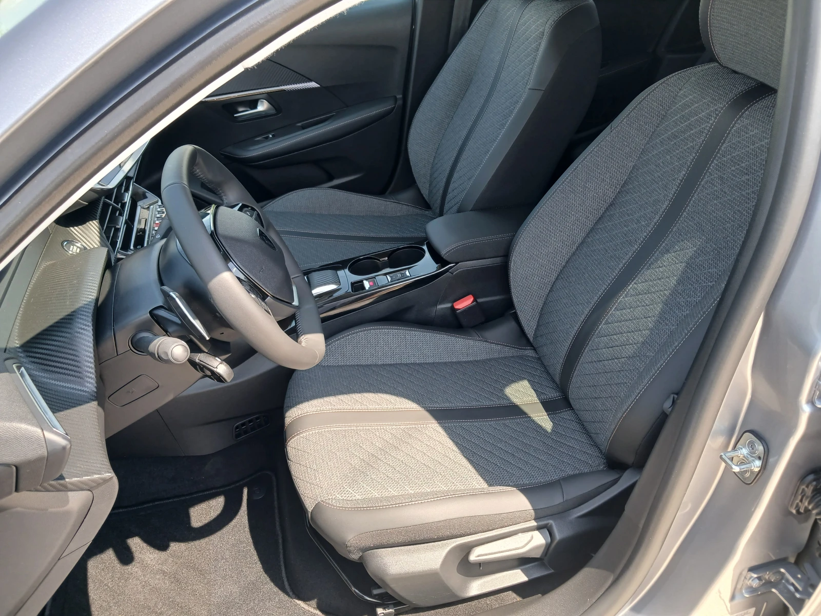 Peugeot 208 Гаранционна  само на  149км, снимка 8 - Автомобили и джипове - 55123609