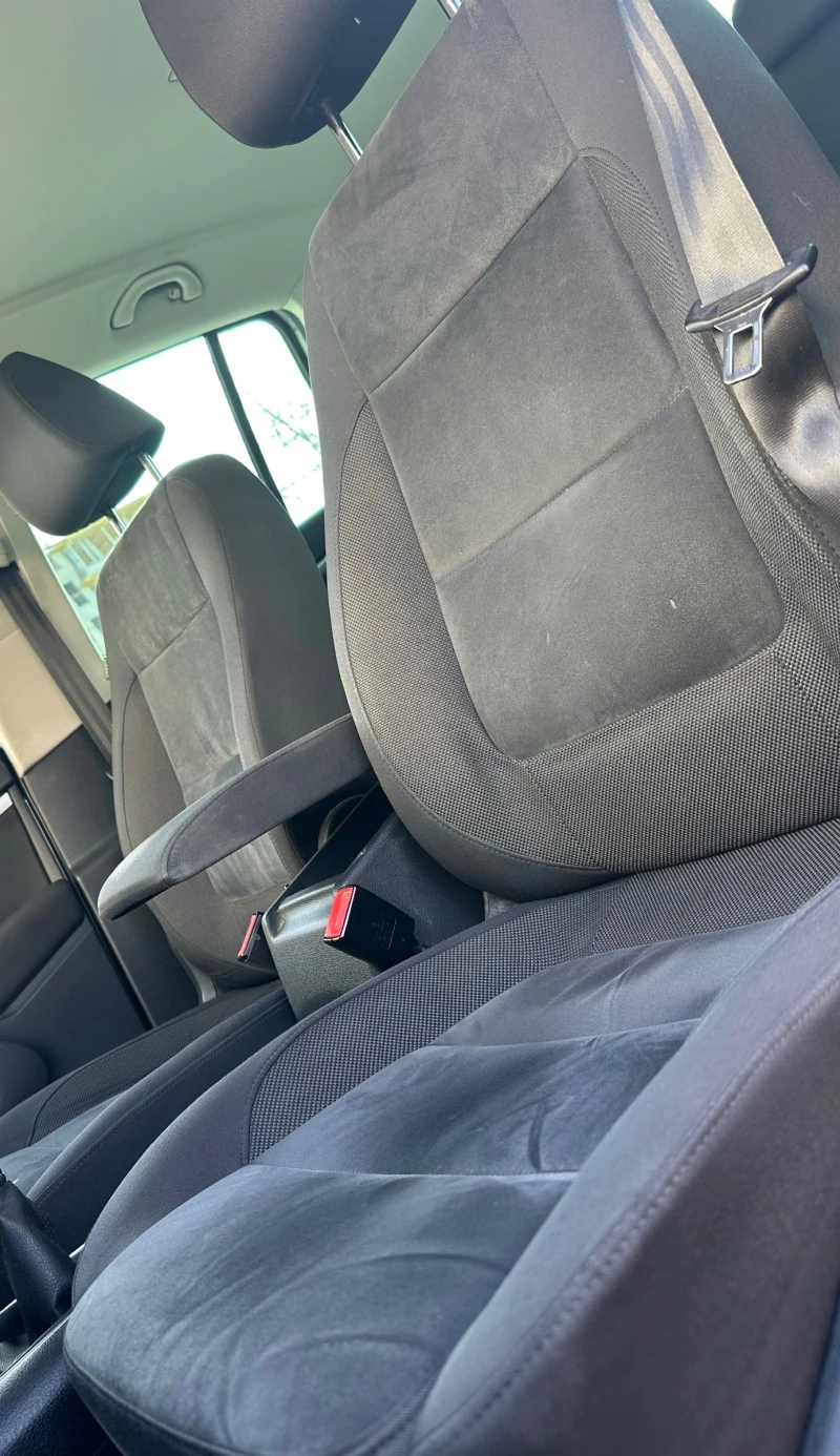 VW Tiguan 2.0 TDI FACELIFT, снимка 14 - Автомобили и джипове - 52289690