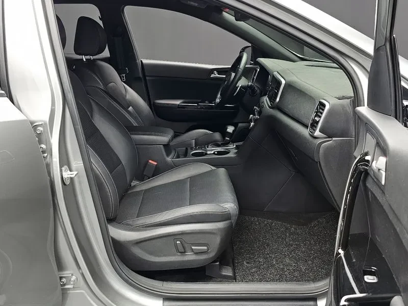 Kia Sportage 2.0 CRDi 4WD, снимка 11 - Автомобили и джипове - 54276407