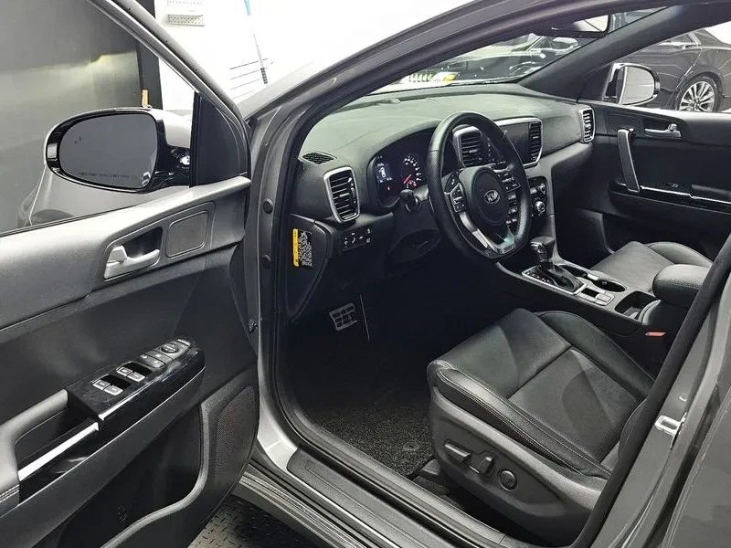 Kia Sportage 2.0 CRDi 4WD, снимка 10 - Автомобили и джипове - 54276407