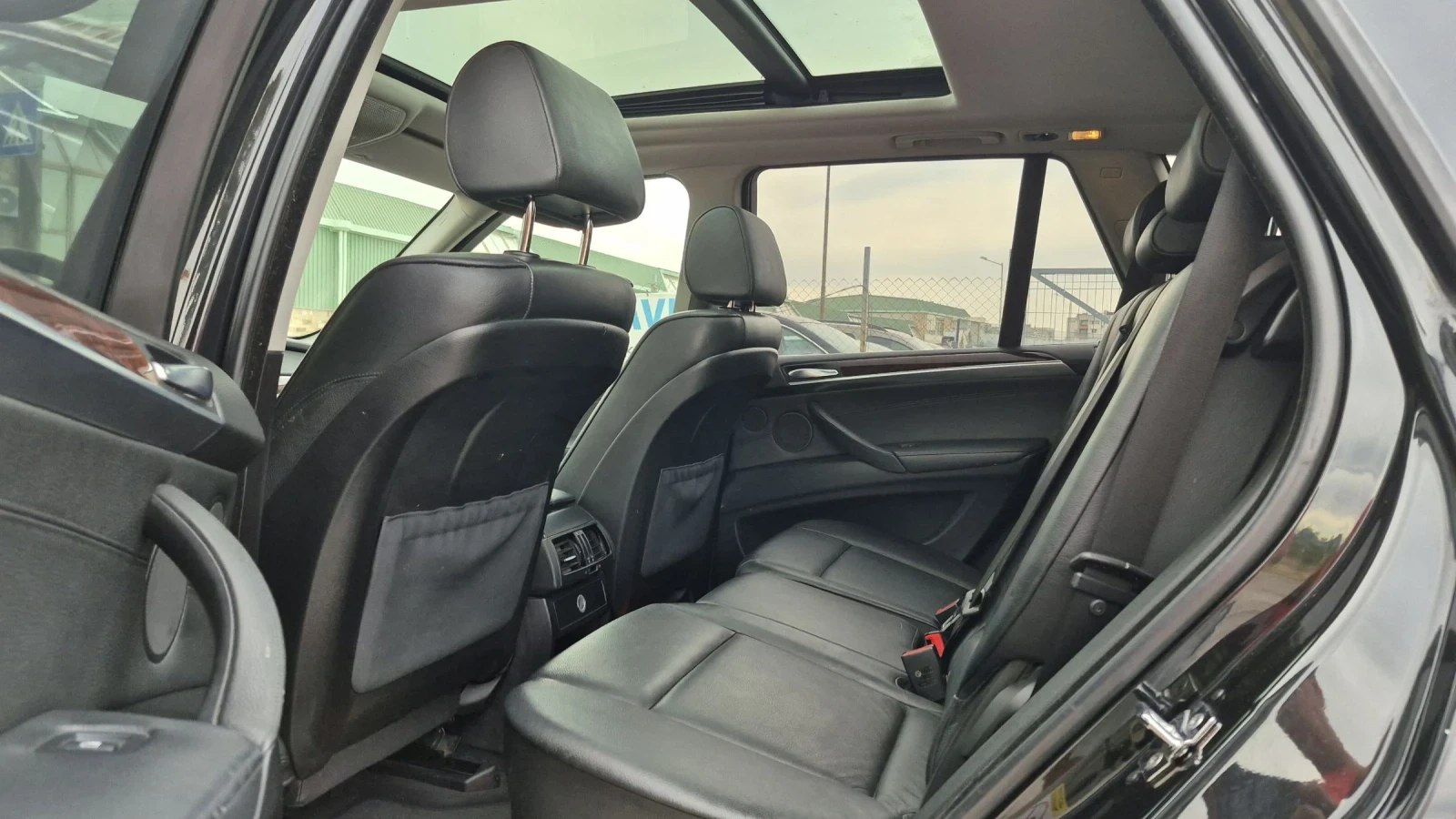 BMW X5 4.8is * 7 местен * Панорама * FULL * Swiss - изображение 9
