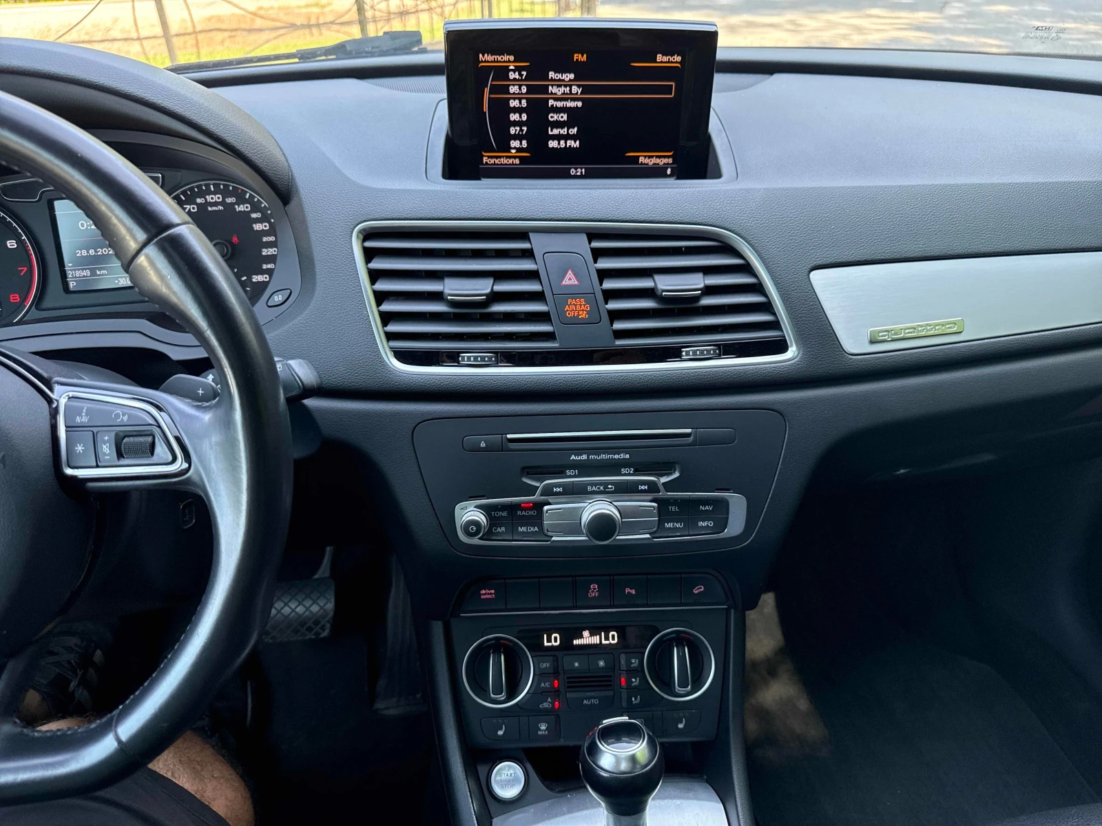 Audi Q3 * Technik S-line* CARFAX* , снимка 9 - Автомобили и джипове - 56139262
