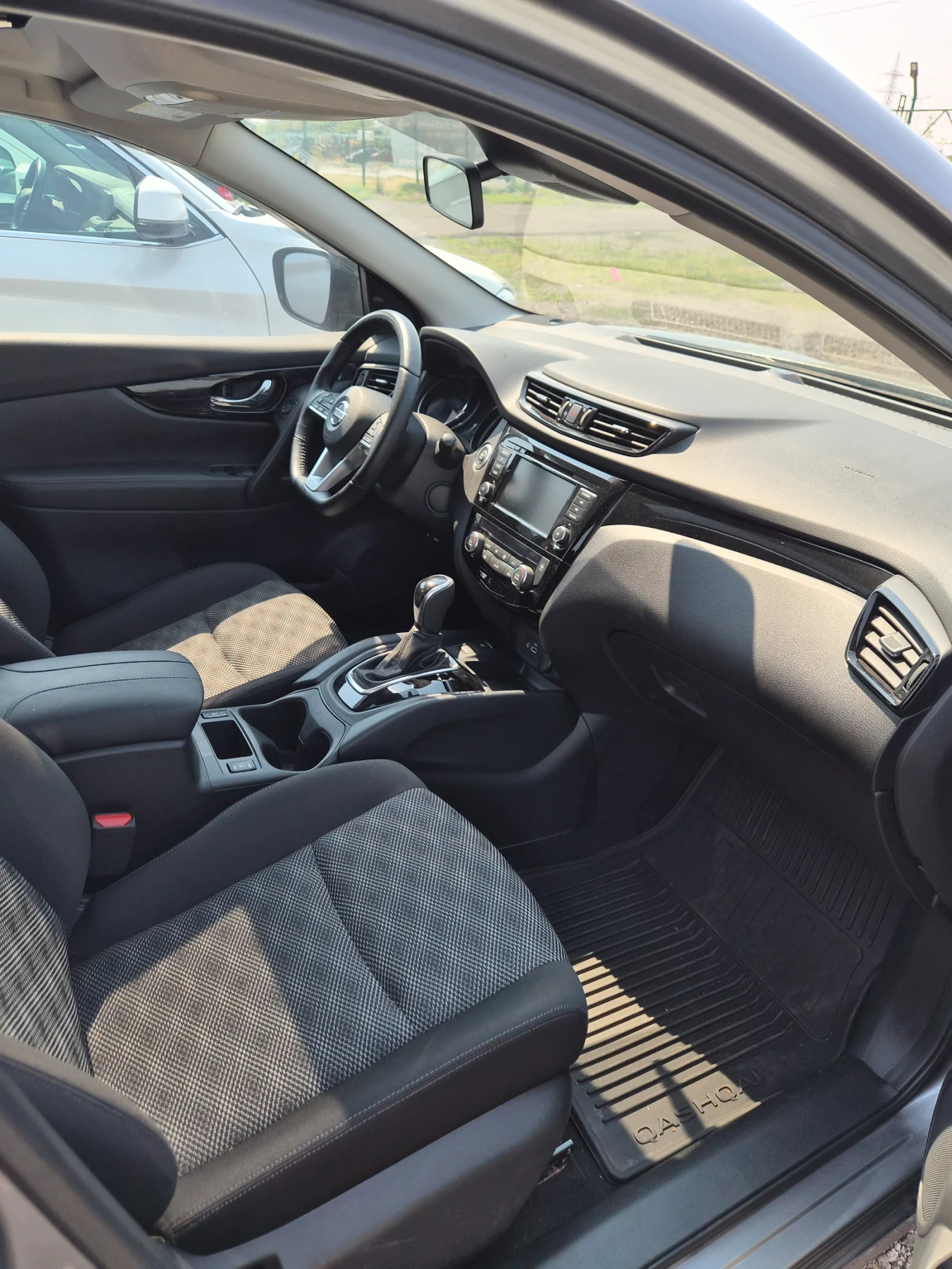 Nissan Qashqai, снимка 9 - Автомобили и джипове - 56161967
