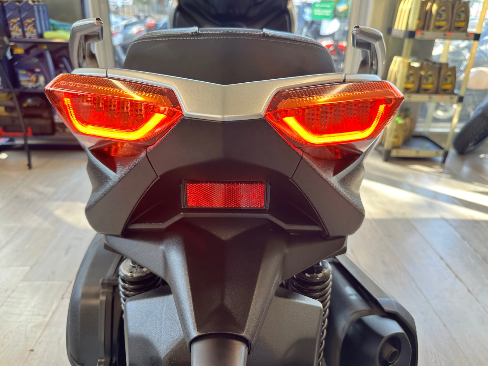 Yamaha X-max 300i ABS/TC/LED 08.2020г., снимка 5 - Мотоциклети и мототехника - 55091010