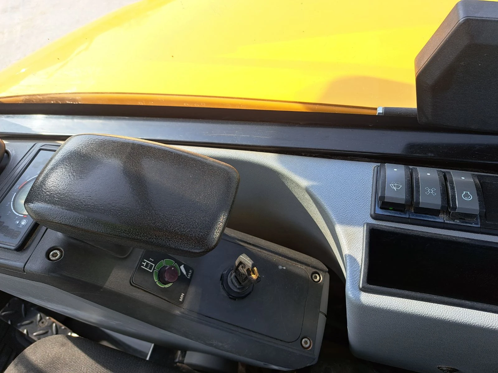  Cat 302.7 DCR | Mobile.bg   17