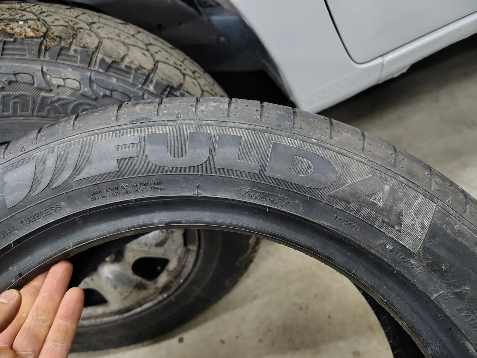 Гуми Летни 235/50R18, снимка 4 - Гуми и джанти - 53746947