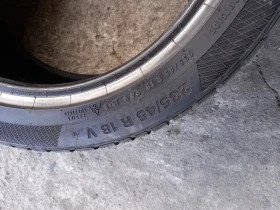 Гуми Зимни 235/45R18, снимка 8 - Гуми и джанти - 48209223