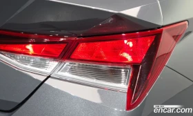 Hyundai Elantra 1.6 Smart, снимка 9