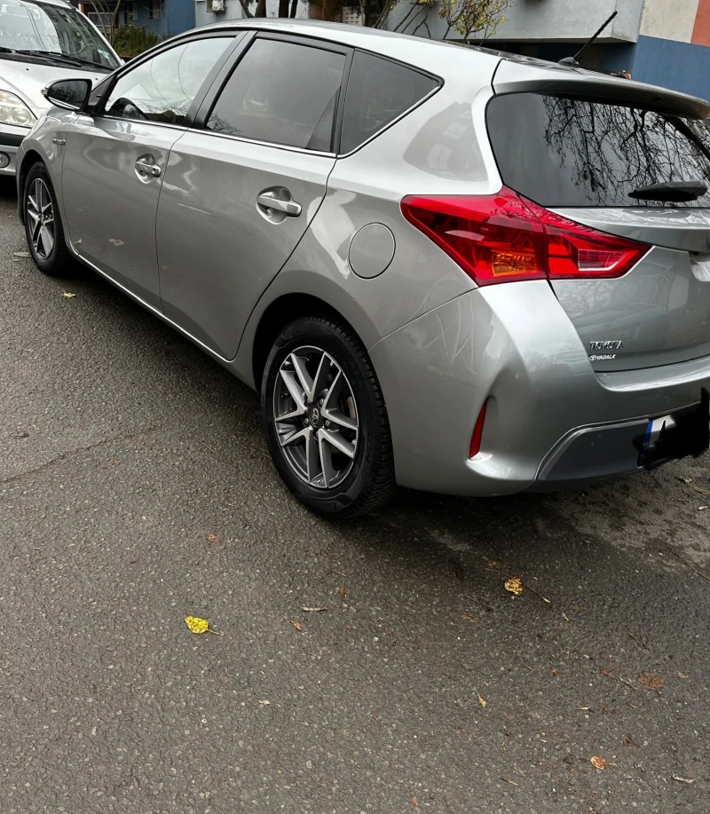 Toyota Auris, снимка 4 - Автомобили и джипове - 48268744