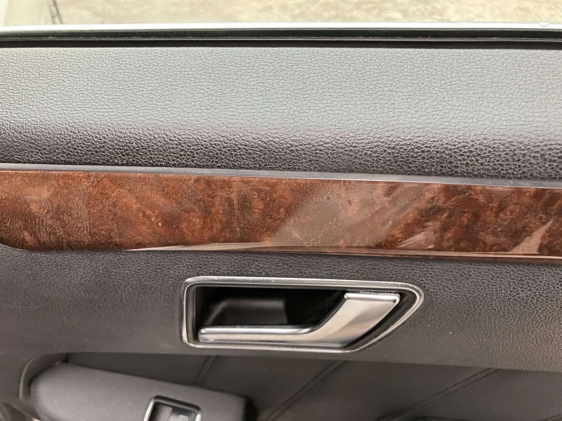 Mercedes-Benz E 220, снимка 6 - Автомобили и джипове - 51337628