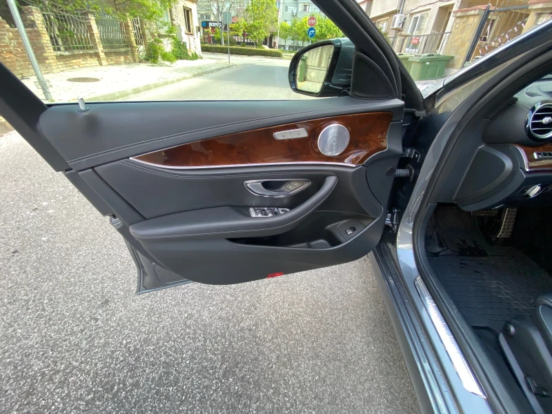 Mercedes-Benz E 220, снимка 13 - Автомобили и джипове - 52234648