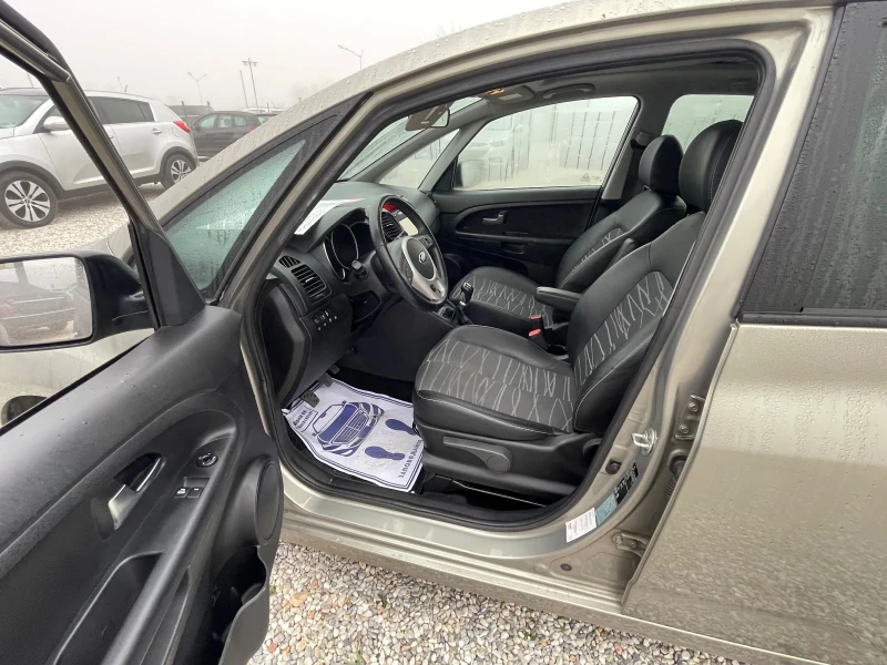 Kia Venga 1.4 бензин евро6 Б , фул екстри , кожа навигация, снимка 7 - Автомобили и джипове - 52327059