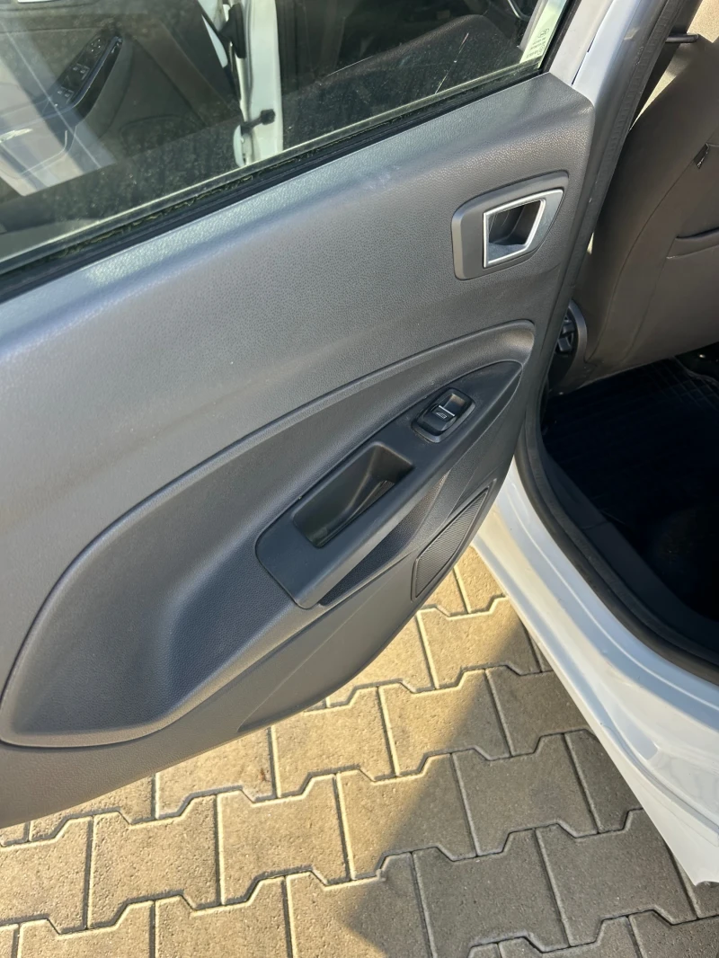 Ford Fiesta, снимка 12 - Автомобили и джипове - 52438446