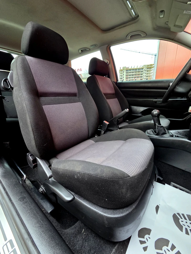 VW Golf 1.6i Регистриран, снимка 13 - Автомобили и джипове - 53274477