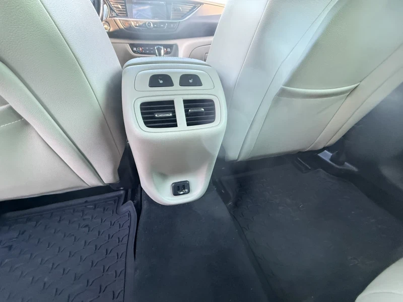 Opel Insignia, снимка 10 - Автомобили и джипове - 54506025