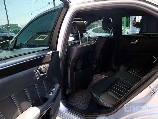 Mercedes-Benz E 350 AMG / 4MATIC / ОБДУХВАНЕ / 360 / ЛИЗИНГ, снимка 11 - Автомобили и джипове - 54896229