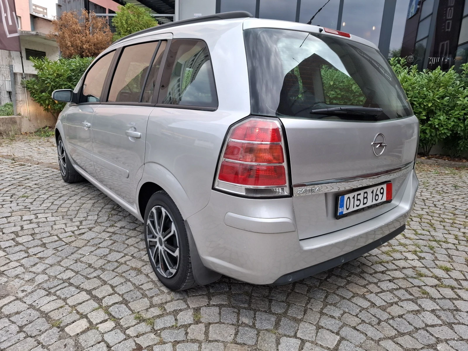 Opel Zafira 1.6i-105к.с.ПЕРФЕКТНА* 6+ 1* АВТОПИЛОТ* МУЛТИВОЛАН - изображение 3