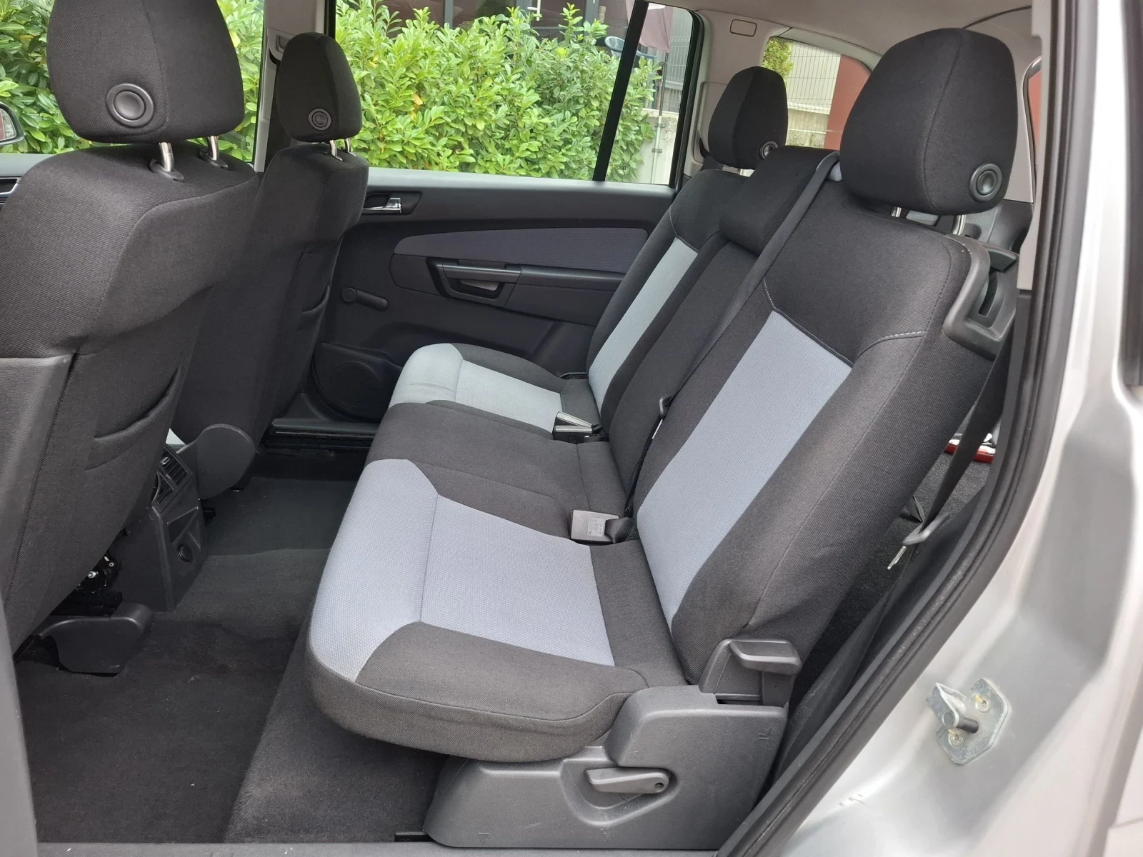 Opel Zafira 1.6i-105к.с.ПЕРФЕКТНА* 6+ 1* АВТОПИЛОТ* МУЛТИВОЛАН - изображение 10