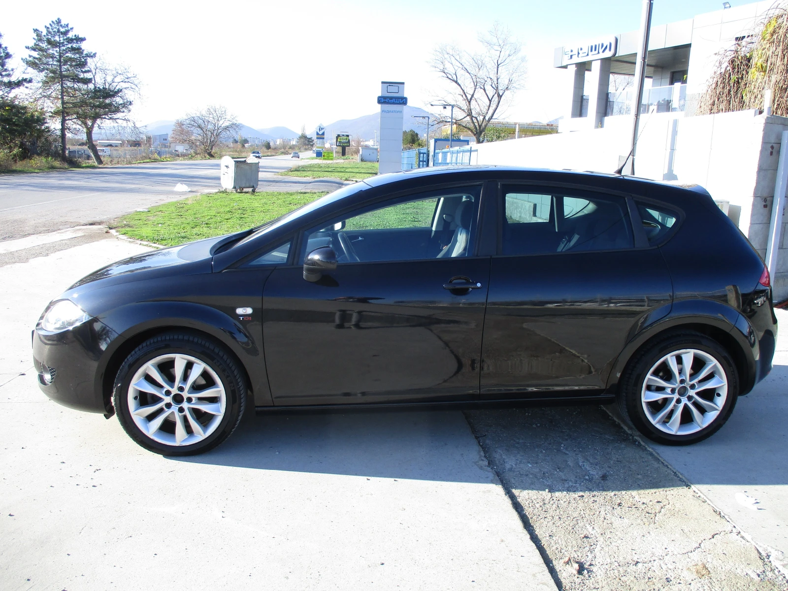 Seat Leon 2.0TDI/140кс./6-СКОРОСТИ/КАТО НОВА - изображение 7