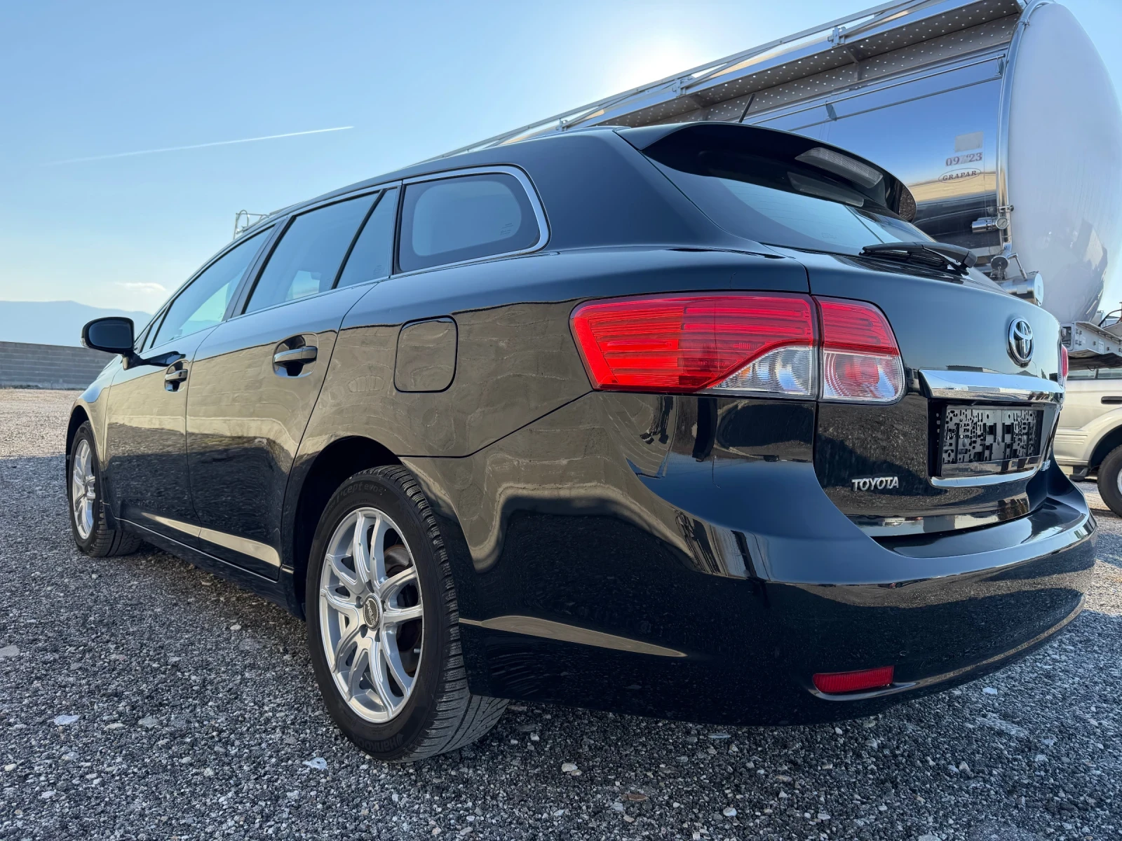 Toyota Avensis 1.8 VALVEMATIC, снимка 2 - Автомобили и джипове - 53738967