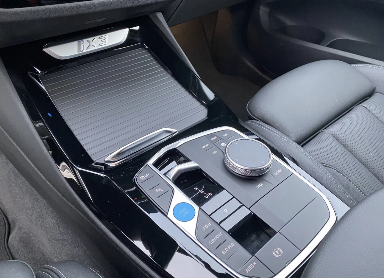 BMW iX3 M Sport Laser, снимка 9 - Автомобили и джипове - 54184847