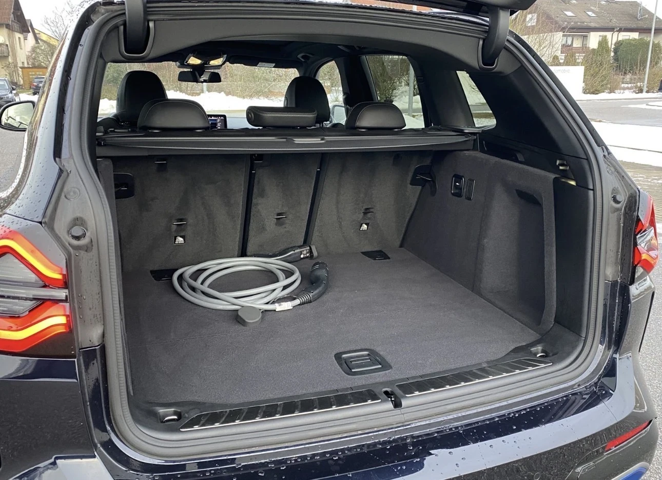 BMW iX3 M Sport Laser, снимка 10 - Автомобили и джипове - 54184847