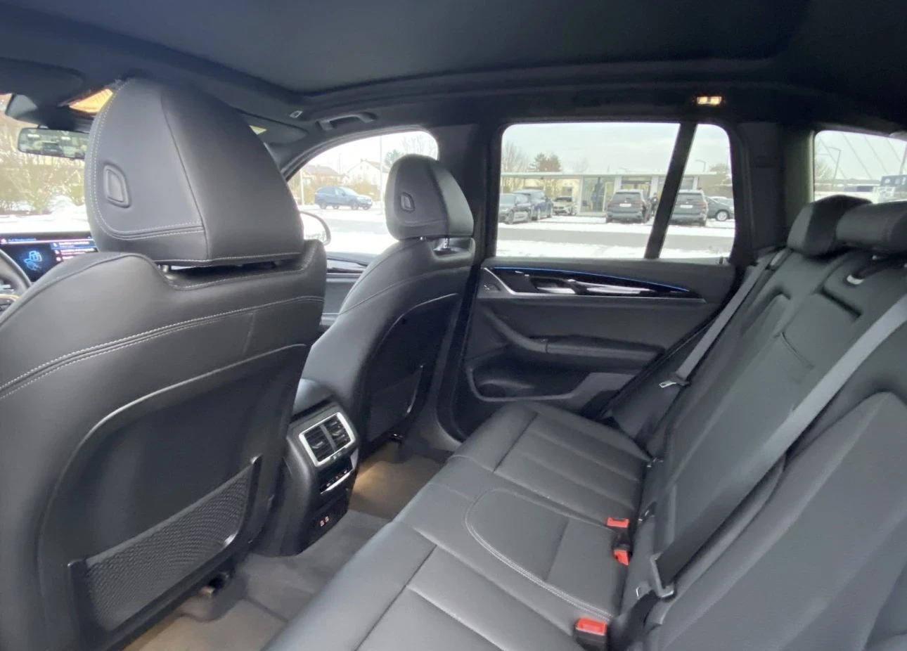 BMW iX3 M Sport Laser, снимка 7 - Автомобили и джипове - 54184847