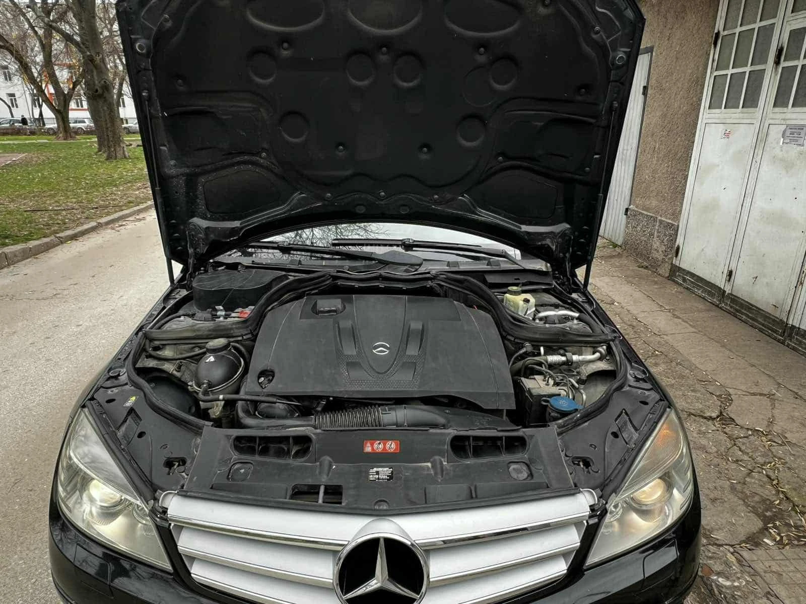 Mercedes-Benz C 220 2.2 CDI, снимка 3 - Автомобили и джипове - 54310936