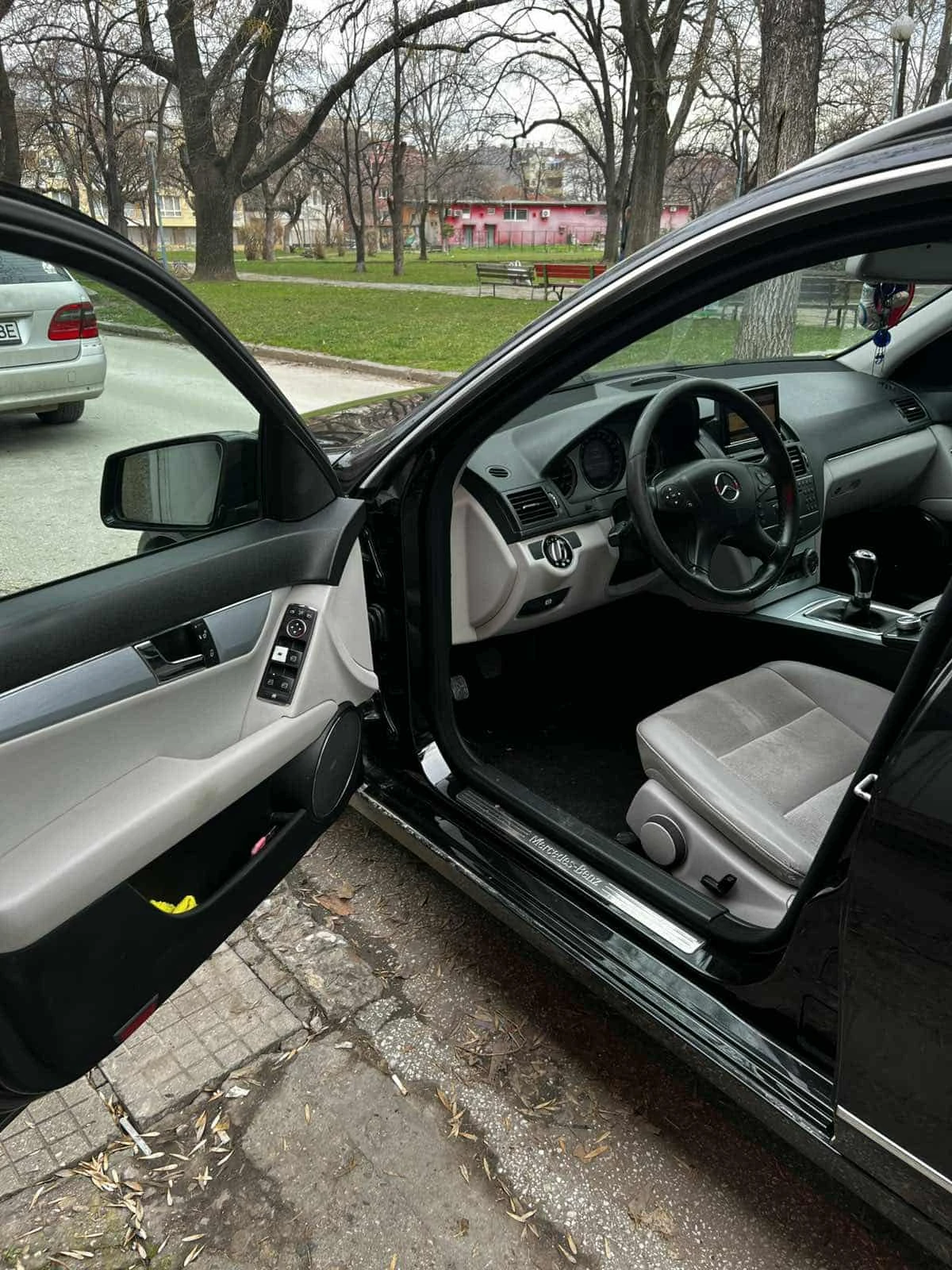 Mercedes-Benz C 220 2.2 CDI, снимка 12 - Автомобили и джипове - 54310936