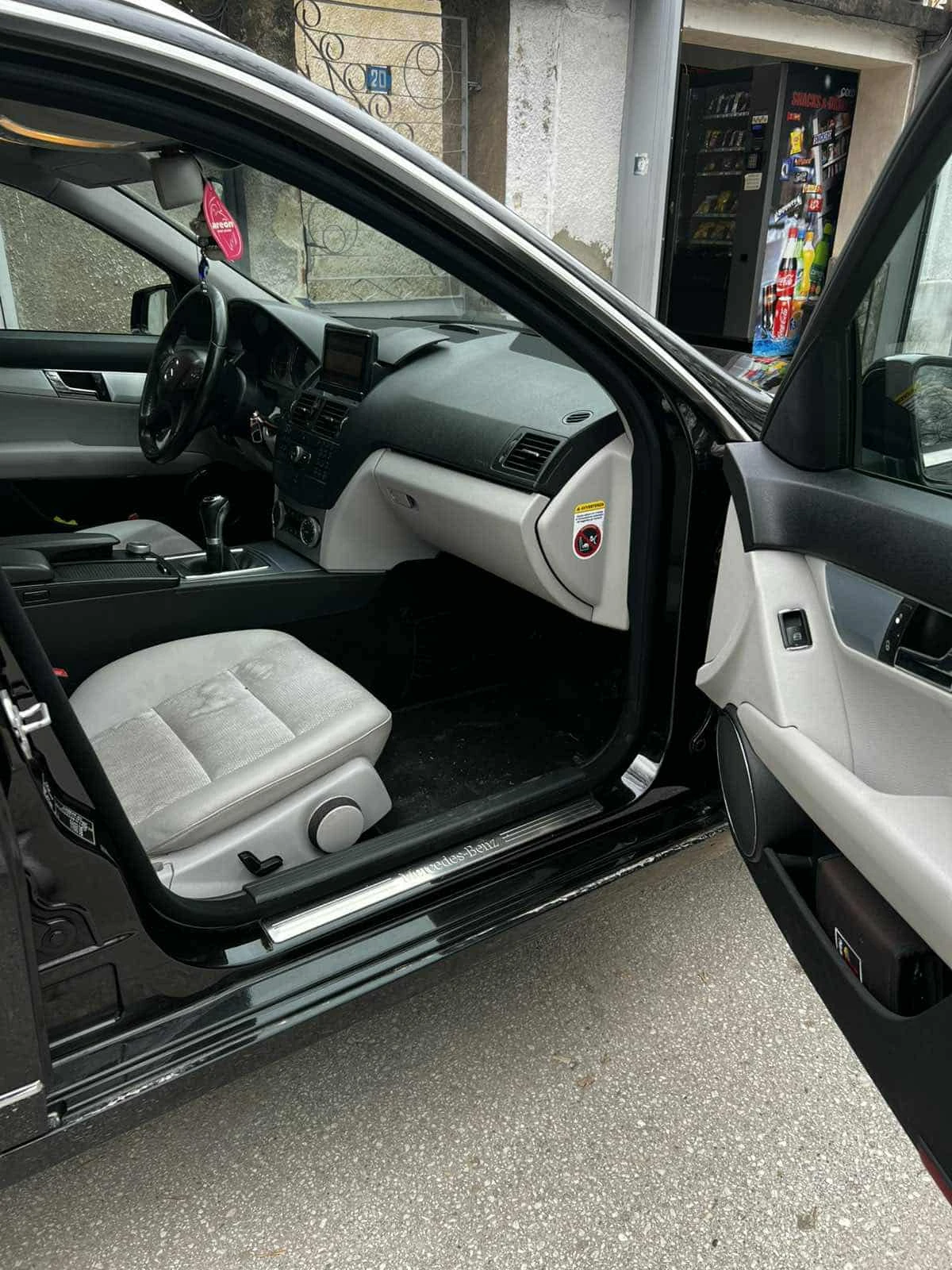 Mercedes-Benz C 220 2.2 CDI, снимка 8 - Автомобили и джипове - 54310936