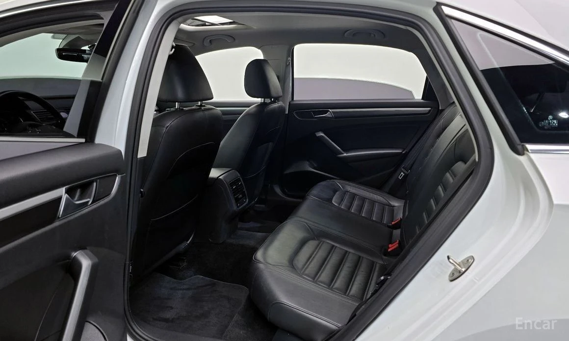 VW Passat, снимка 12 - Автомобили и джипове - 54323806