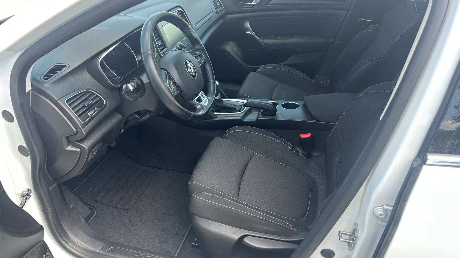 Renault Megane 1.5dci Швейцария, снимка 10 - Автомобили и джипове - 54697516