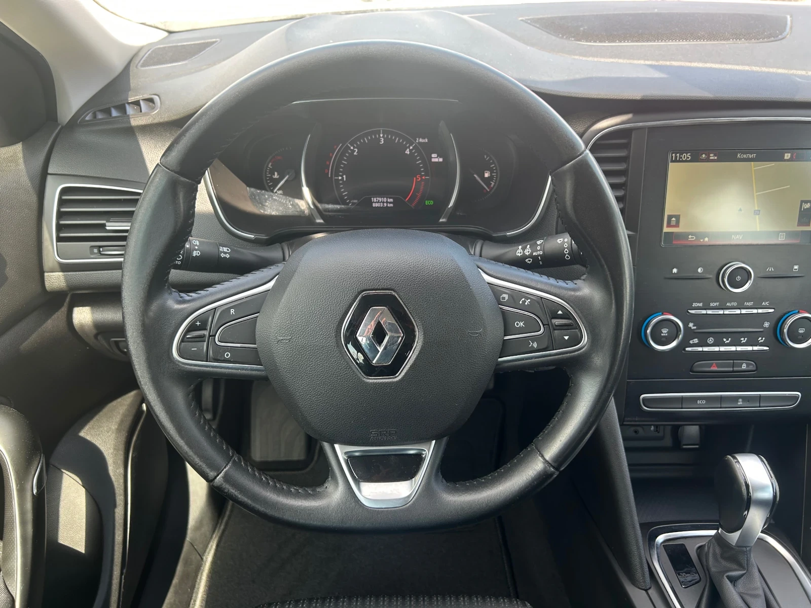 Renault Megane 1.5dci Швейцария, снимка 9 - Автомобили и джипове - 54697516