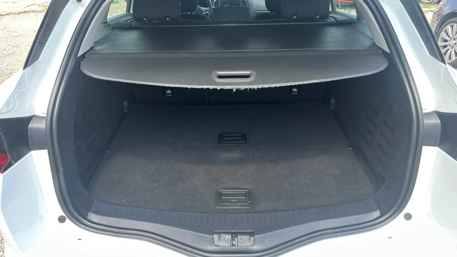 Renault Megane 1.5dci Швейцария, снимка 14 - Автомобили и джипове - 54697516