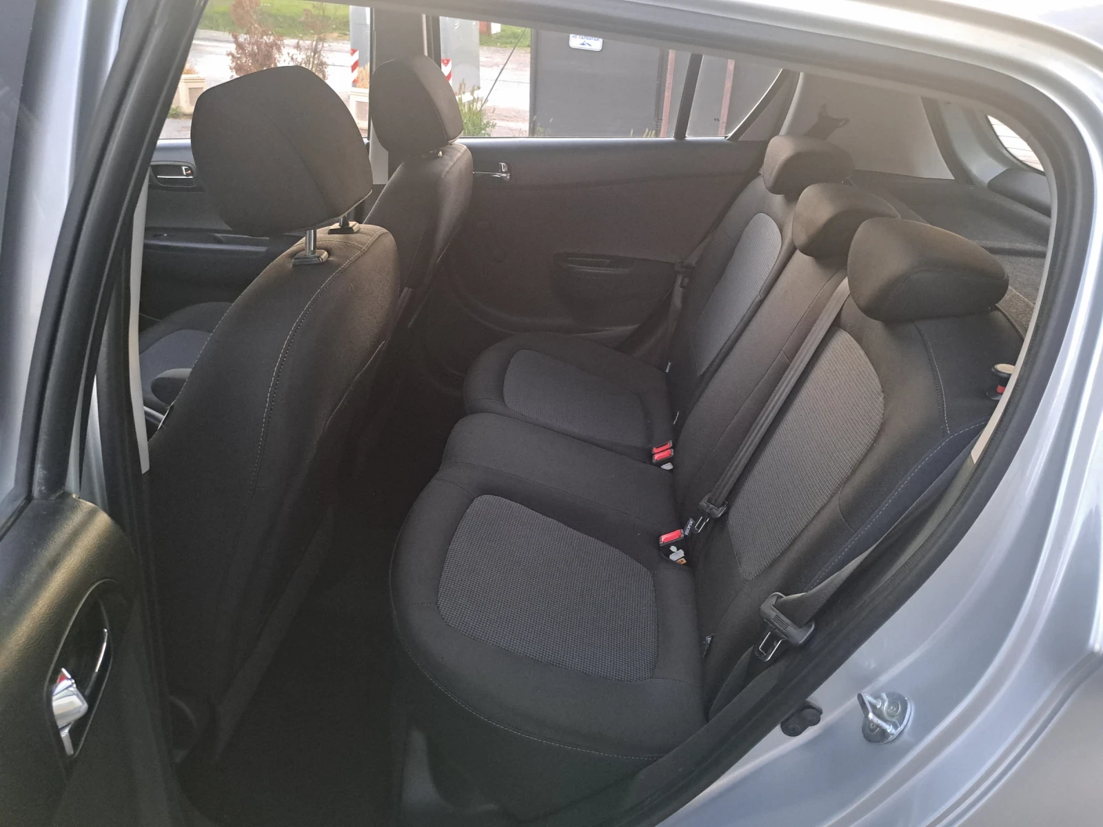 Hyundai I20, снимка 7 - Автомобили и джипове - 54704910