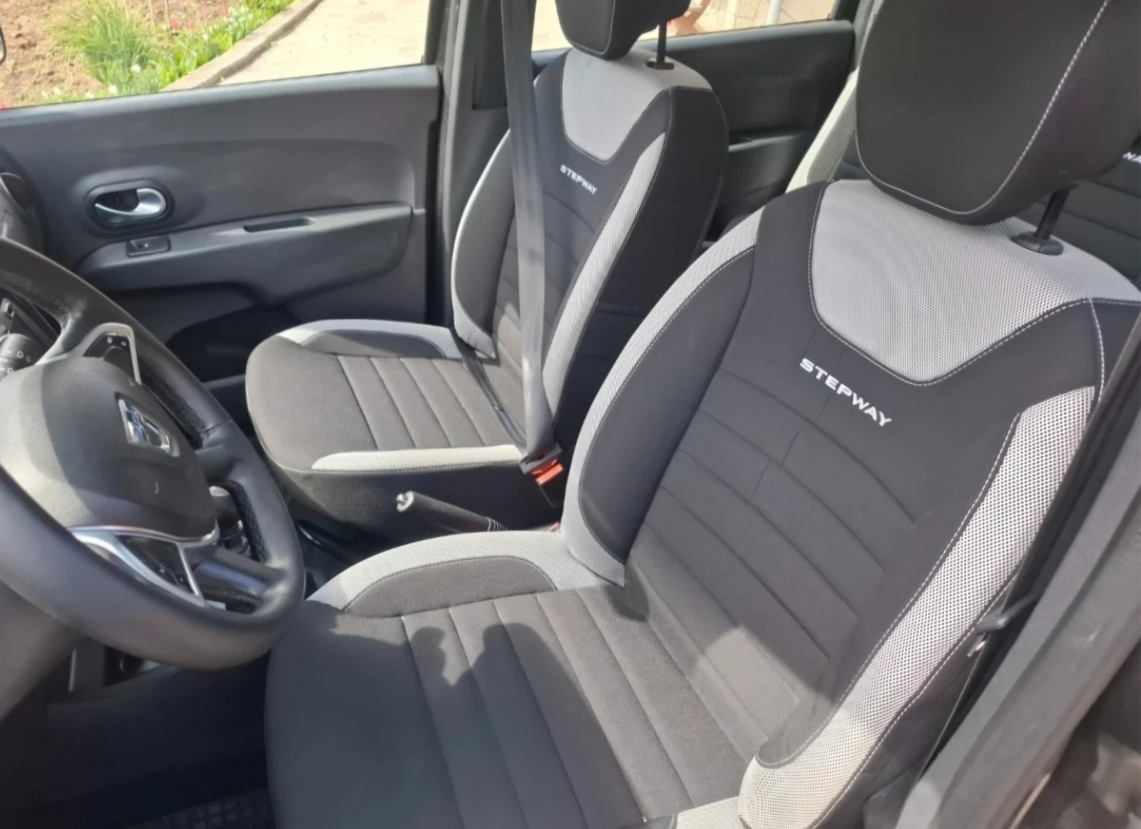 Dacia Lodgy Stepwey 7 места, снимка 8 - Автомобили и джипове - 55163451